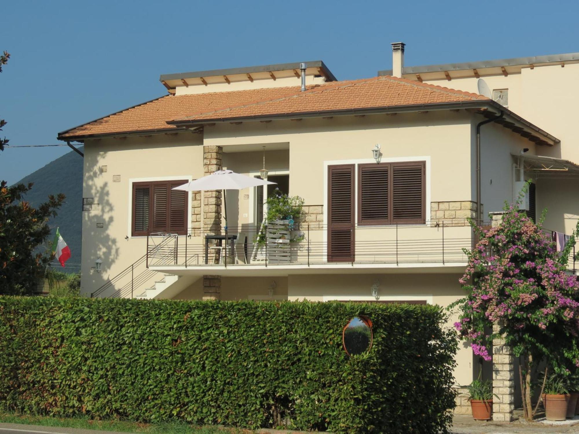 Casa Vacanze “Bouganville” Loc Avane Pisa ヴェッキアーノ エクステリア 写真